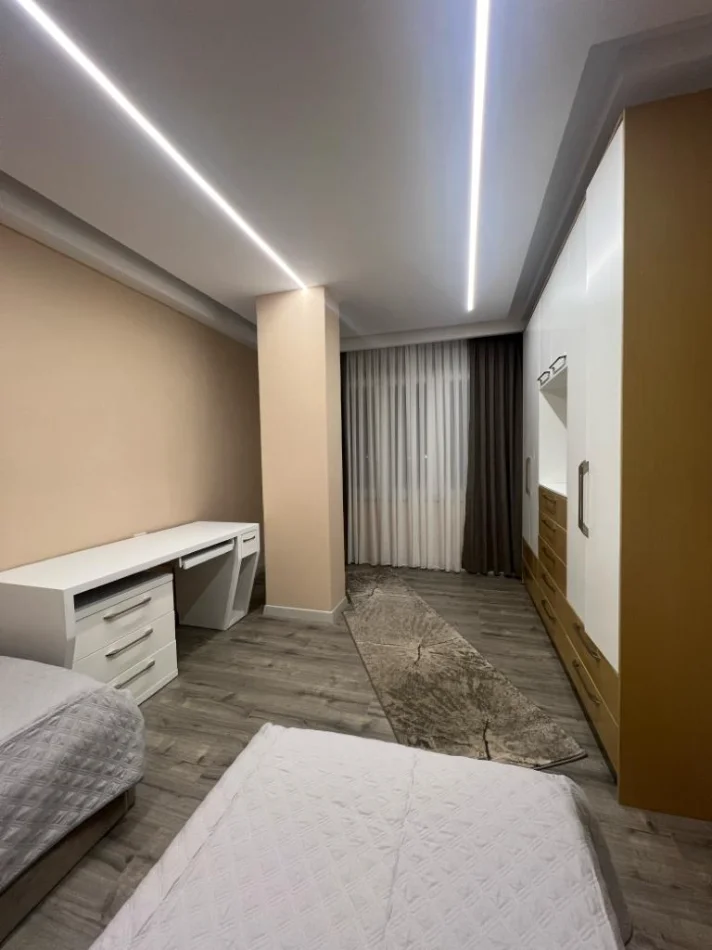 Tirane, jepet me qera apartament 3+1+Ballkon Kati 2, 130 m² 900 € (Don Bosko)