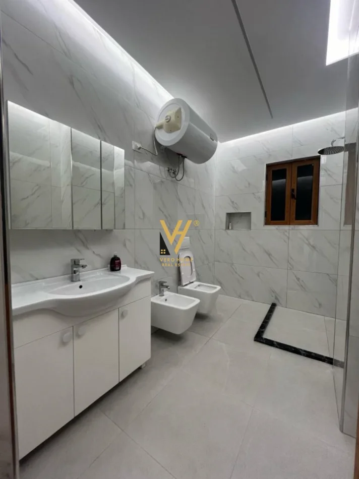 Tirane, jepet me qera apartament 3+1+2+Ballkon Kati 1, 145 m² 900 € (DON BOSKO)