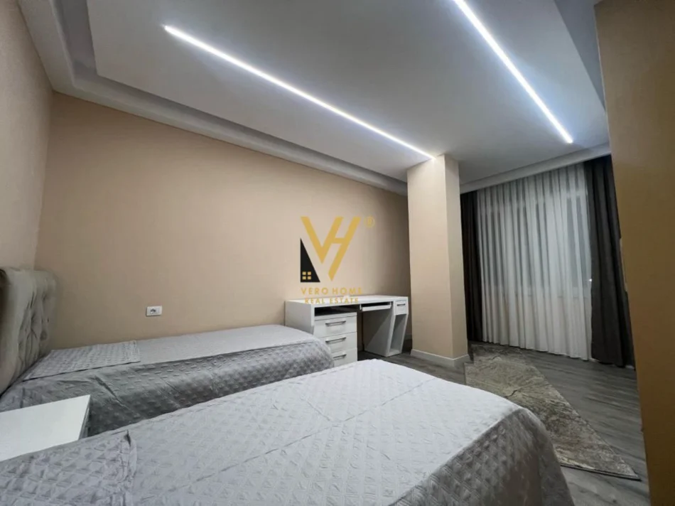 Tirane, jepet me qera apartament 3+1+2+Ballkon Kati 1, 145 m² 900 € (DON BOSKO)