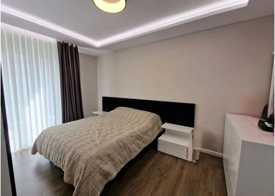 Tirane, jap me qera apartament 3+1+Ballkon Kati 5, 140 m² 1.200 € (Fusha e Aviacionit)