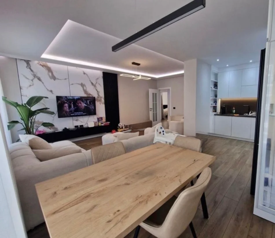 Tirane, jap me qera apartament 3+1+Ballkon Kati 5, 140 m² 1.200 € (Fusha e Aviacionit)