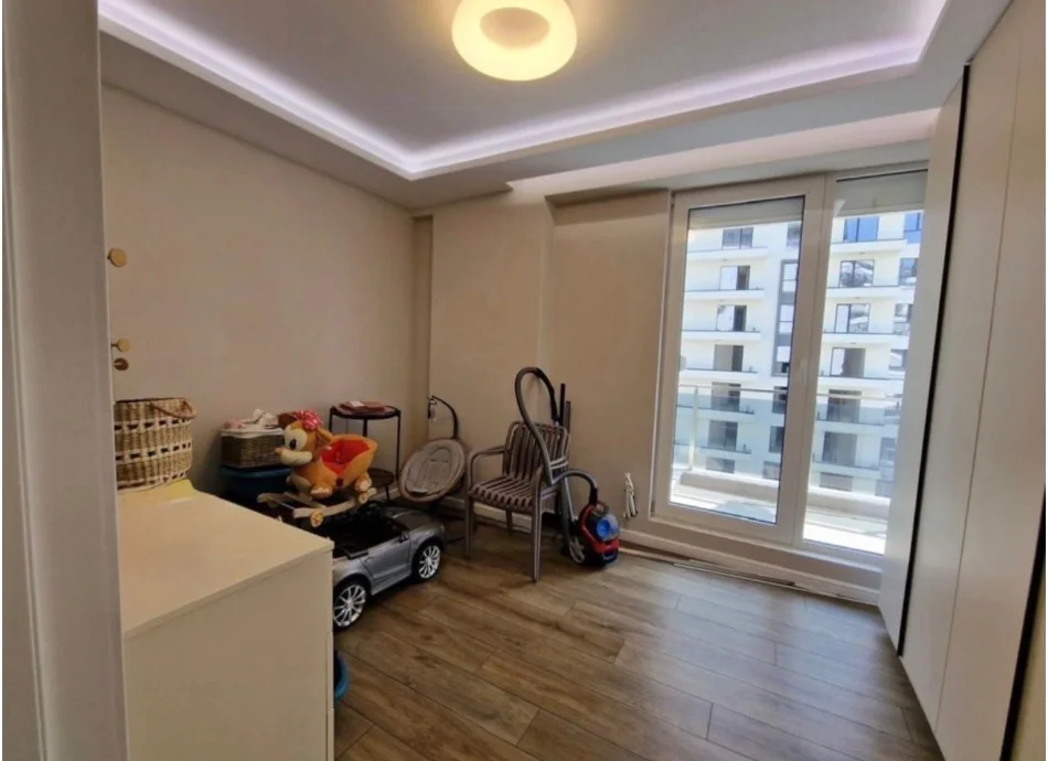 Tirane, jap me qera apartament 3+1+Ballkon Kati 5, 140 m² 1.200 € (Fusha e Aviacionit)