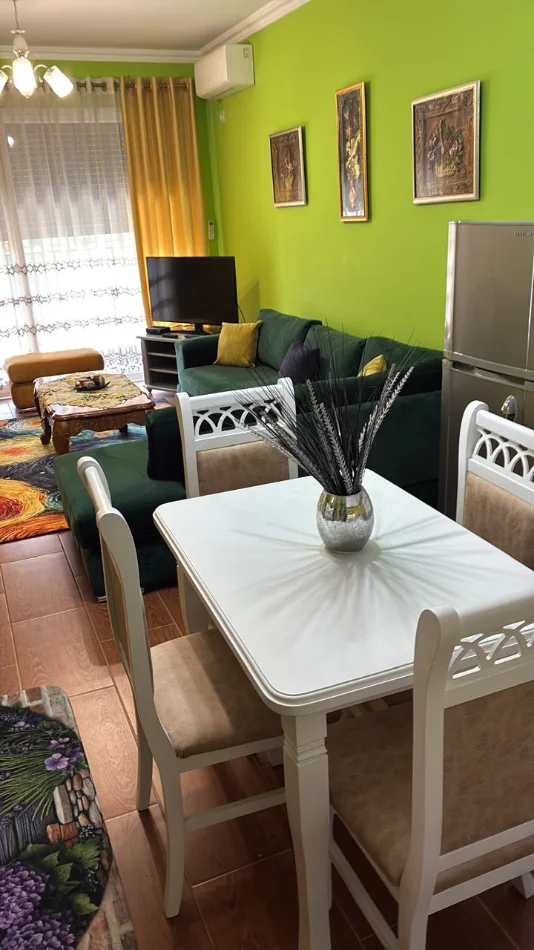 Tirane, jepet me qera apartament 1+1+Ballkon Kati 2, 72 m² 500 € (21 Dhjetori)