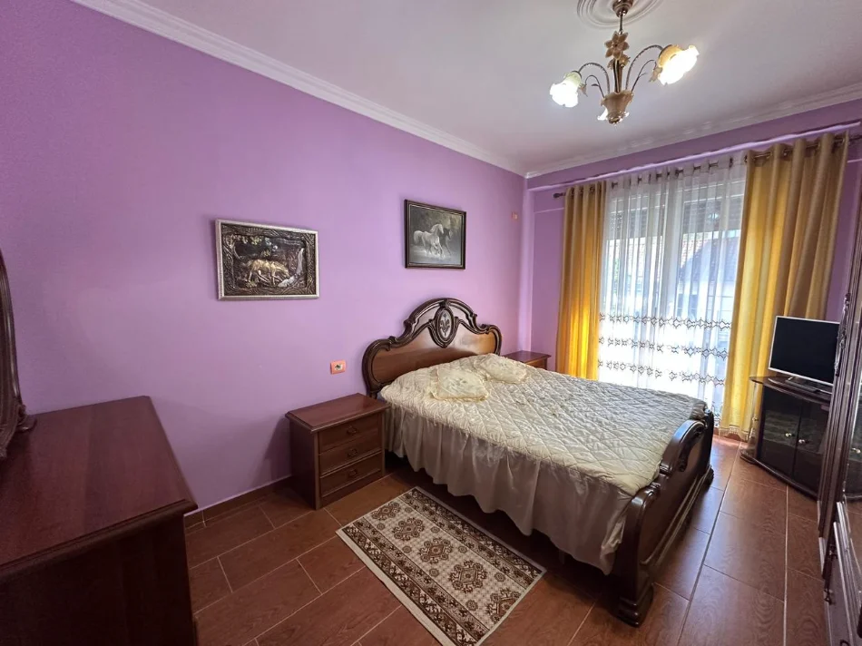 Tirane, jepet me qera apartament 1+1+Ballkon Kati 2, 72 m² 500 € (21 Dhjetori)