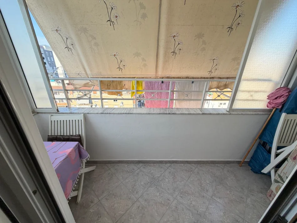 Tirane, jepet me qera apartament 2+1 Kati 7, 500 € (ish parku i autobusave)