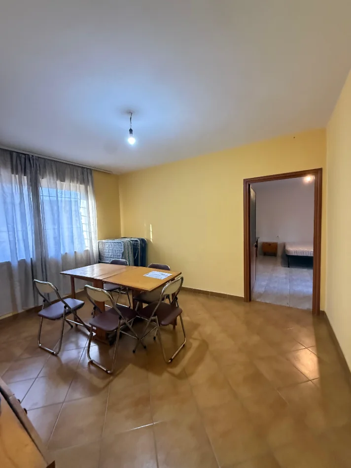 Tirane, jepet me qera apartament 2+1+Ballkon Kati 2, 80 m² 450 € (Rruga Ferit Xhajko)