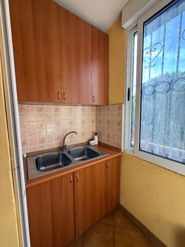 Tirane, jepet me qera apartament 2+1+Ballkon Kati 2, 80 m² 450 € (Rruga Ferit Xhajko)