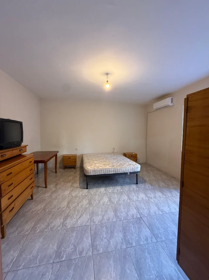 Tirane, jepet me qera apartament 2+1+Ballkon Kati 2, 80 m² 450 € (Rruga Ferit Xhajko)