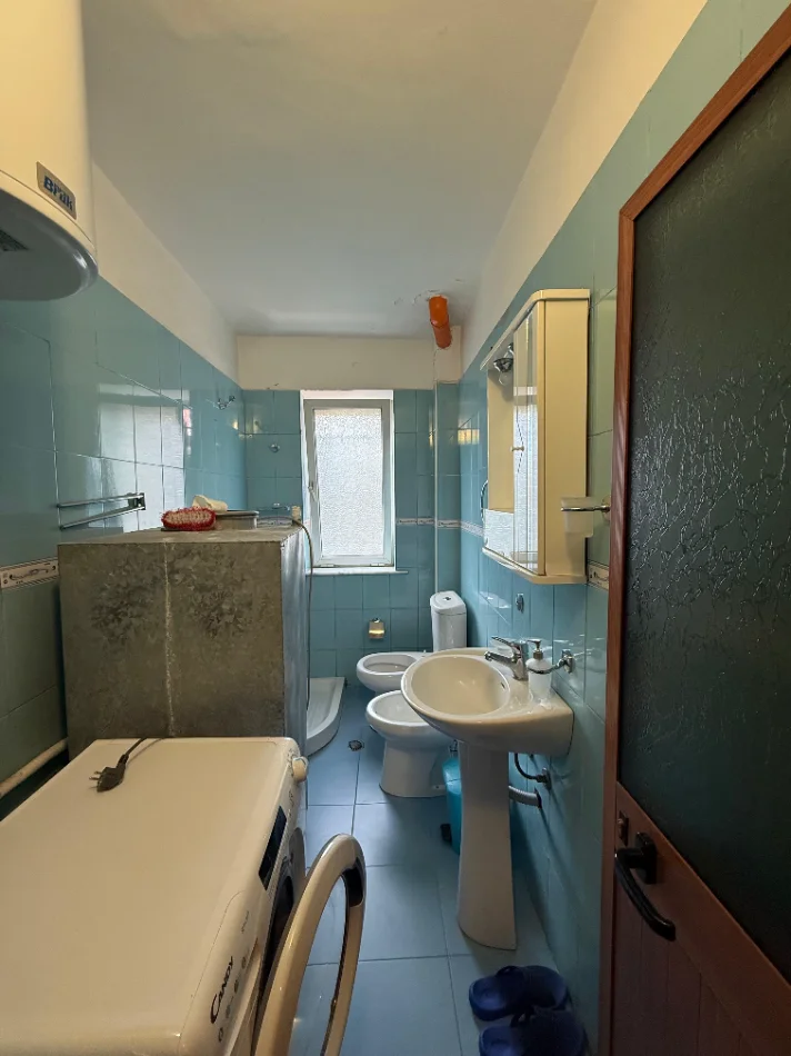 Tirane, jepet me qera apartament 2+1+Ballkon Kati 2, 80 m² 450 € (Rruga Ferit Xhajko)