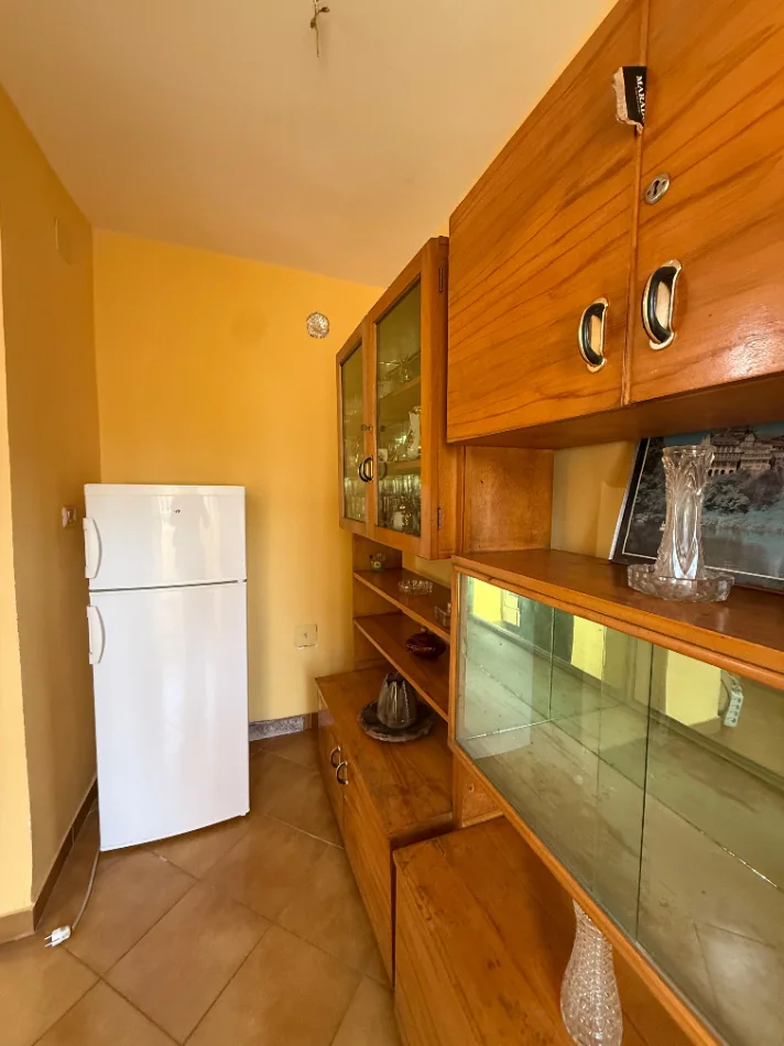 Tirane, jepet me qera apartament 2+1 Kati 2, 80 m² 450 € (RRUGA FERIT XHAJKO, PRANE ISH RESTORANT DURRESIT)