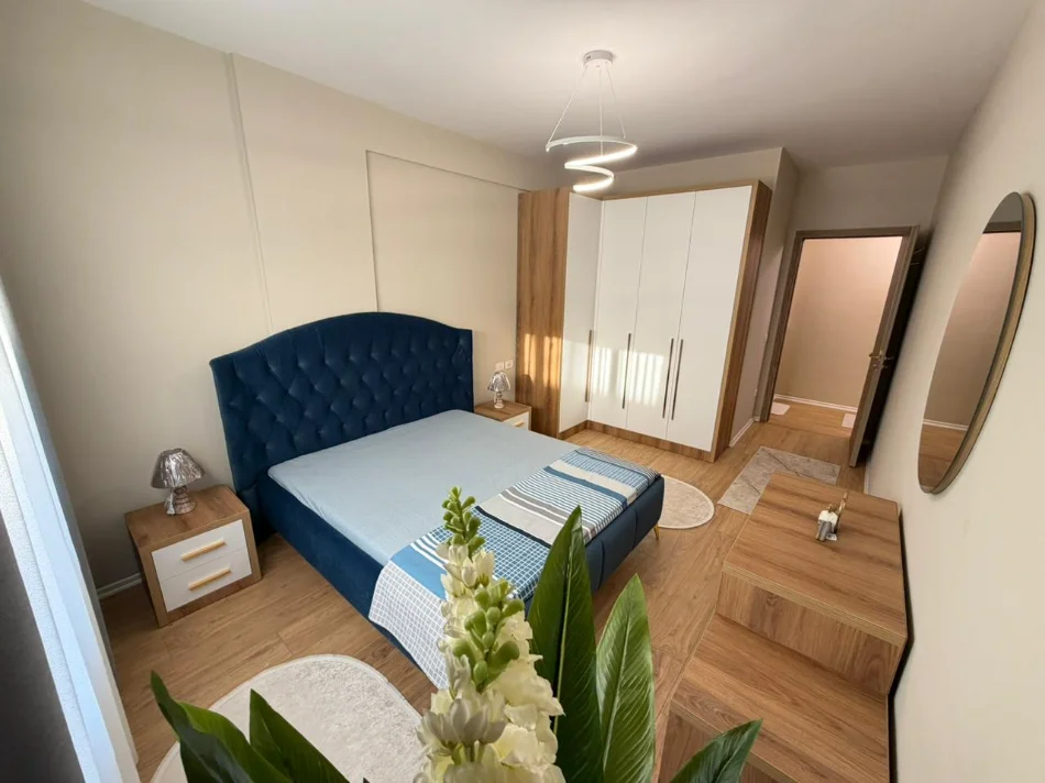 Tirane, jepet me qera apartament 2+1 Kati 4, 100 m² (KOMUNA E PARISIT)