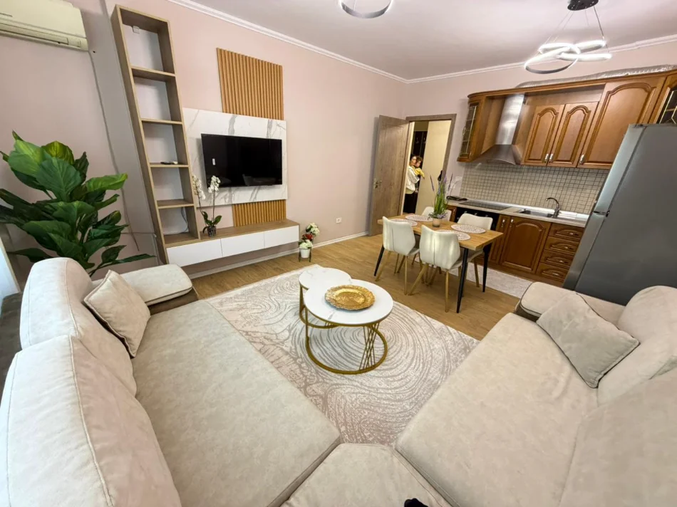 Tirane, jepet me qera apartament 2+1 Kati 4, 100 m² (KOMUNA E PARISIT)