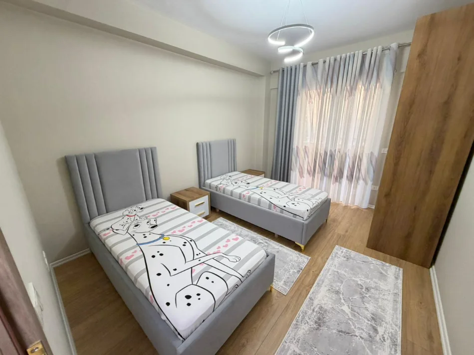 Tirane, jepet me qera apartament 2+1 Kati 4, 100 m² (KOMUNA E PARISIT)