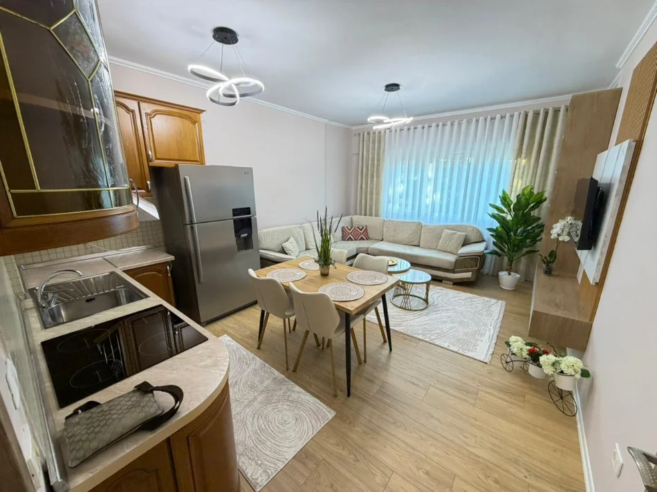 Tirane, jepet me qera apartament 2+1 Kati 4, 100 m² (KOMUNA E PARISIT)