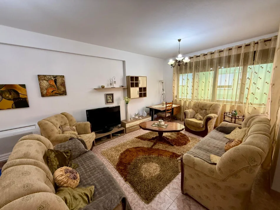 Tirane, jepet me qera apartament 2+1 Kati 5, (ish blloku)
