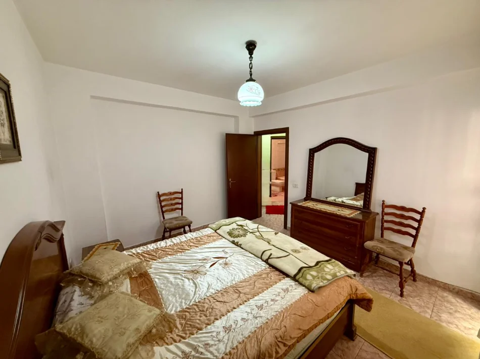 Tirane, jepet me qera apartament 2+1 Kati 5, (ish blloku)