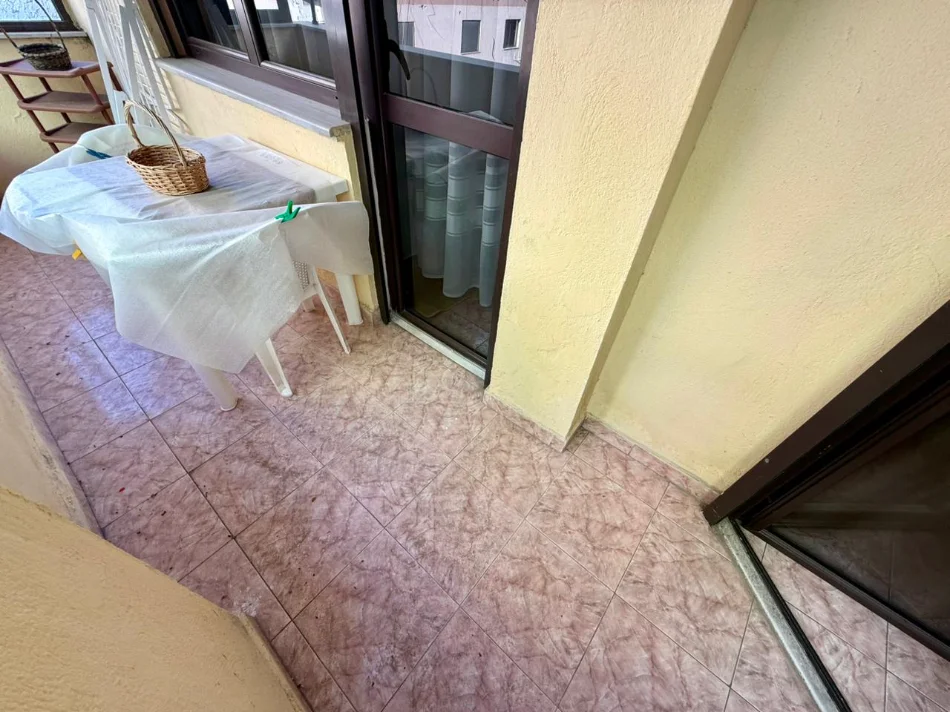 Tirane, jepet me qera apartament 2+1 Kati 5, (ish blloku)