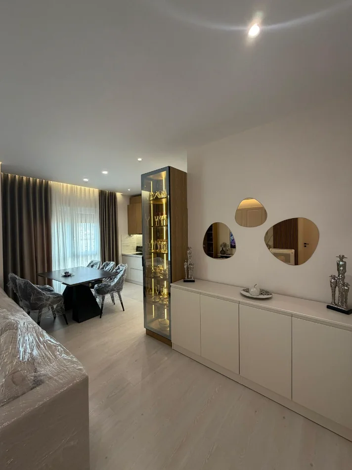 Tirane, jepet me qera apartament 1+1+Aneks+Ballkon Kati 5, 73 m² 