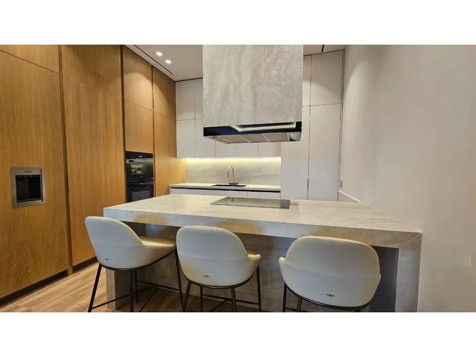 Tirane, jepet me qera Vile 3 Katshe , 370 m² 5.000 € 