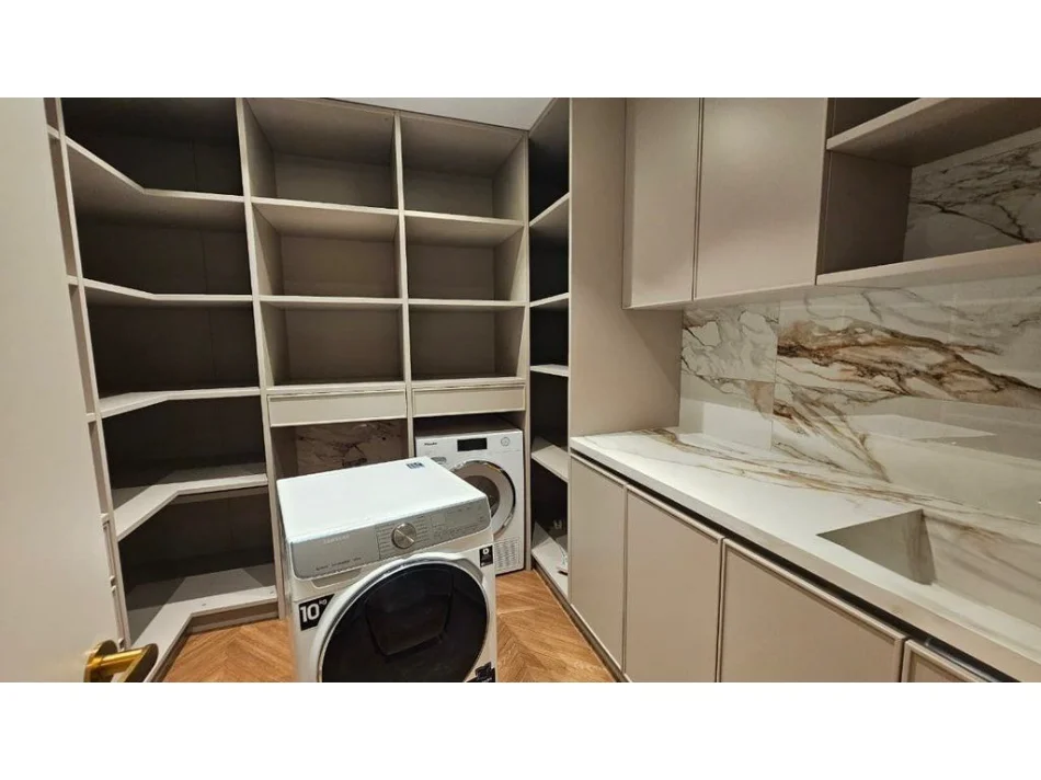 Tirane, jepet me qera Vile 3 Katshe , 370 m² 5.000 € 