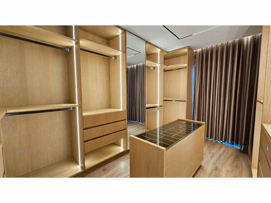 Tirane, jepet me qera Vile 3 Katshe , 370 m² 5.000 € 