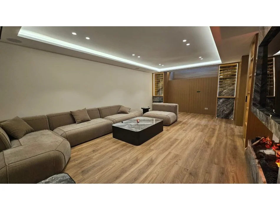 Tirane, jepet me qera Vile 3 Katshe , 370 m² 5.000 € 