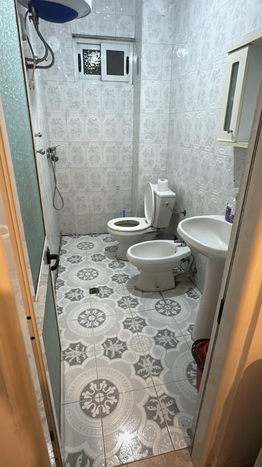 Tirane, jepet me qera apartament 1+1 Kati 1, 65 m² 400 € 