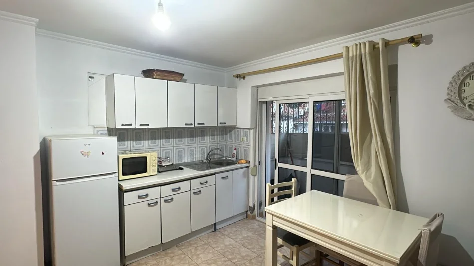 Tirane, jepet me qera apartament 1+1 Kati 1, 65 m² 400 € 