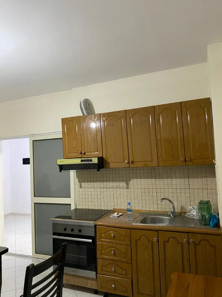 🏡 JEPET ME QERA APARTAMENT 1+1 TEK PARKU TEK  RRUGA E KAVAJËS , 400 Eur