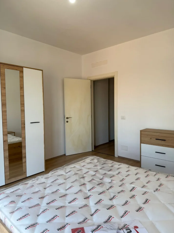 Tirane, jepet me qera apartament 1+1+Aneks+Ballkon Kati 1, 70 m² 500 € (Xhamlliku)