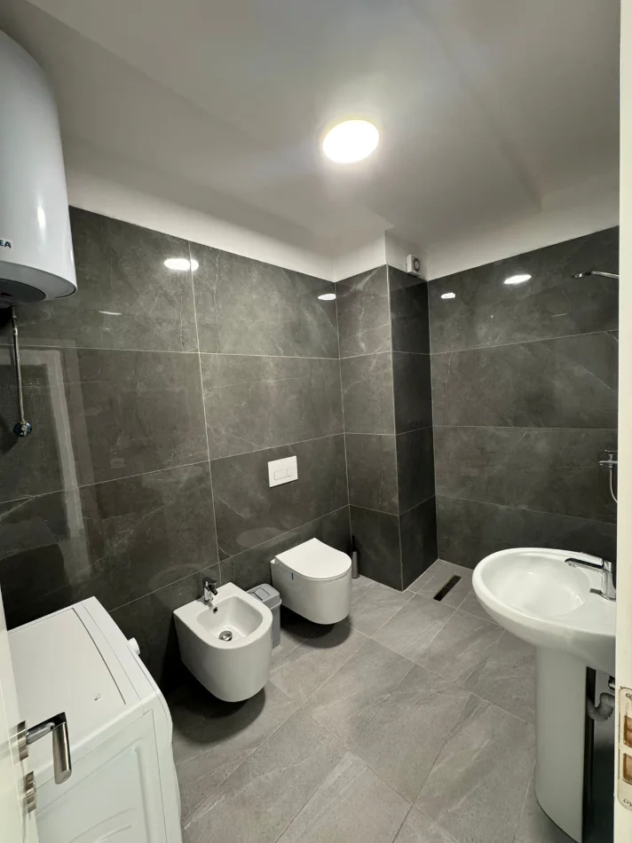 Tirane, jepet me qera apartament 2+1 Kati 8, 130 m² 600 € (ASTIR)