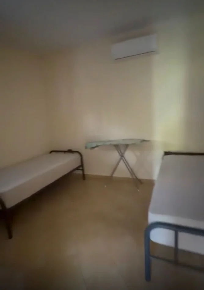 Tirane, jepet me qera apartament 1+1+Ballkon Kati 2, 74 m² 300 € (PRANE UNIVERSITETIT EKONOMIK)