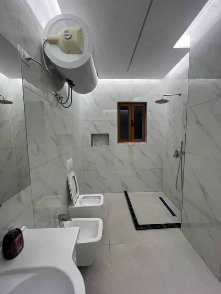 Tirane, jepet me qera apartament 3+1+Aneks+Ballkon , 120 m² 900 € 
