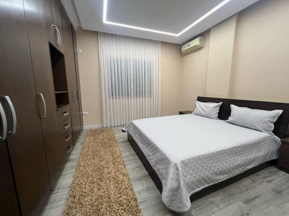 Tirane, jepet me qera apartament 3+1+Aneks+Ballkon , 120 m² 900 € 