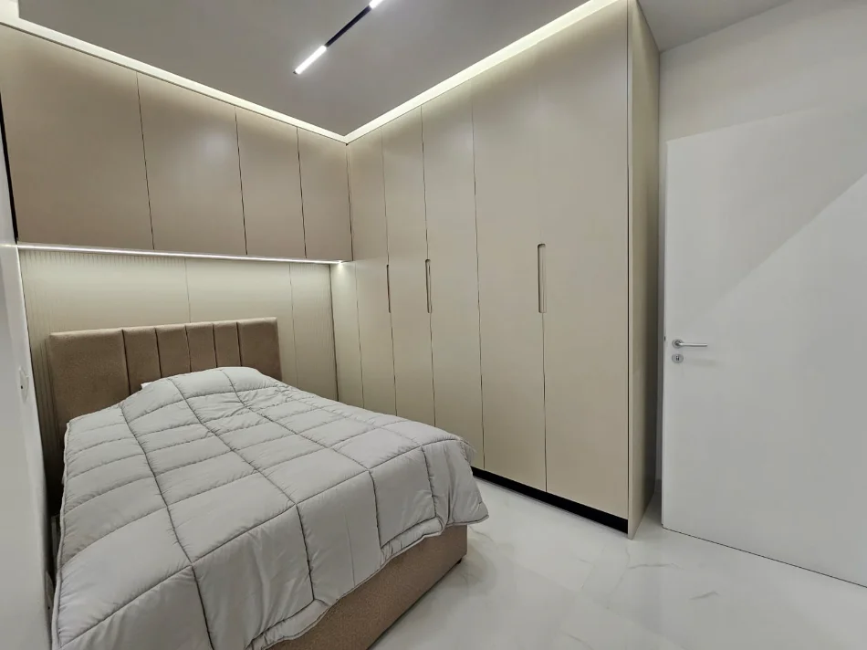 Tirane, jepet me qera apartament 2+1 Kati 6, 82 m² 850 € (Zogu i Zi)