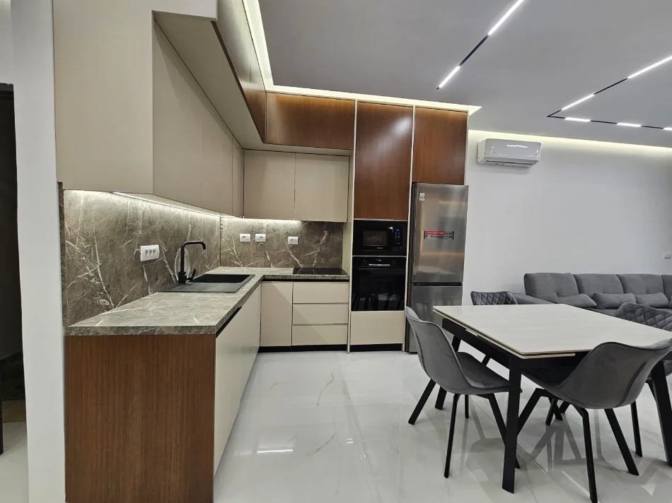 Tirane, jepet me qera apartament 2+1 Kati 6, 82 m² 850 € (Zogu i Zi)