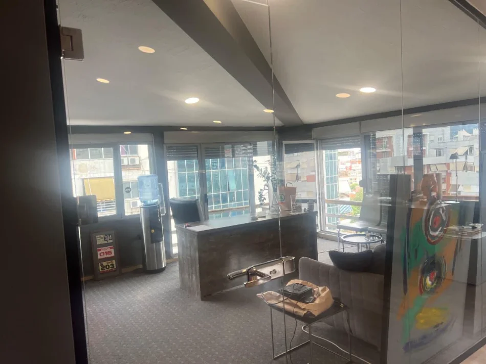Tirane, jepet me qera zyre , 250 m² 2.500 € 