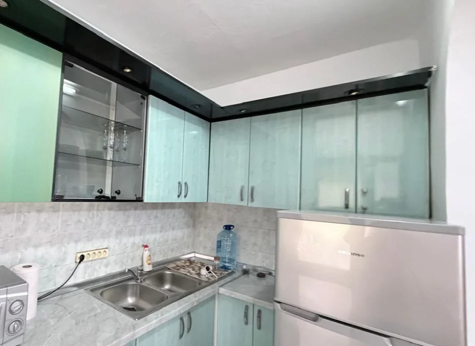 Tirane, jepet me qera apartament 1+1 Kati 3, 50 m² 39.000 € (ALI DEMI)