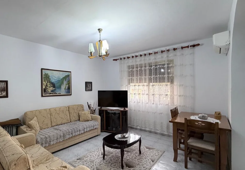 Tirane, jepet me qera apartament 1+1 Kati 3, 50 m² 39.000 € (ALI DEMI)