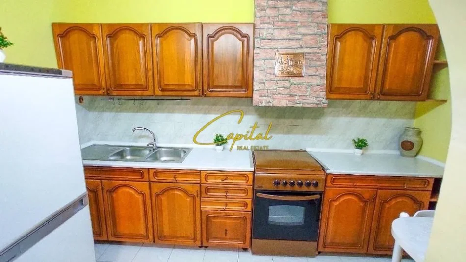 Tirane, shitet apartament 1+1 Kati 5, 60 m² 98.000 € (LAPRAKE)