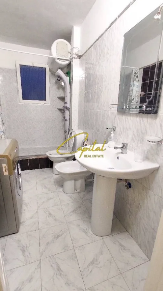 Tirane, shitet apartament 1+1 Kati 5, 60 m² 98.000 € (LAPRAKE)