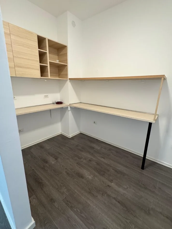 Tirane, jepet me qera zyre Kati 4, 130 m² 1.500 € (KIKA 3)