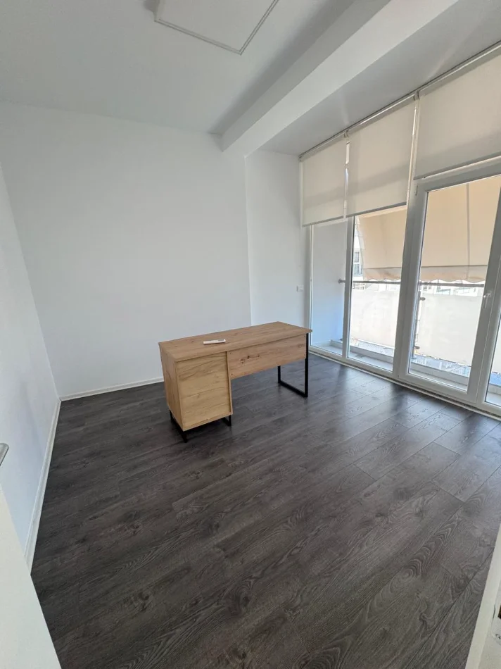 Tirane, jepet me qera zyre Kati 4, 130 m² 1.500 € (KIKA 3)