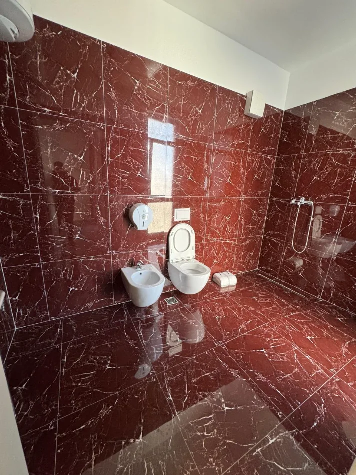 Tirane, jepet me qera zyre Kati 4, 130 m² 1.500 € (KIKA 3)