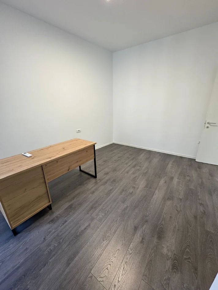 Tirane, jepet me qera zyre Kati 4, 130 m² 1.500 € (KIKA 3)