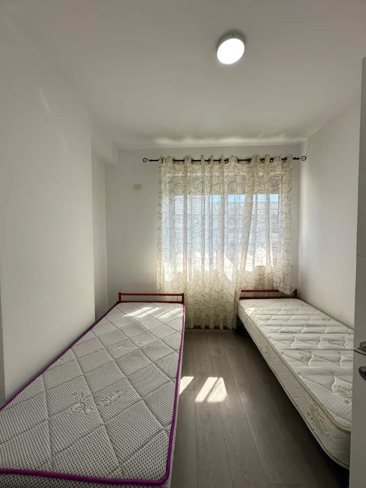 Tirane, jepet me qera apartament 2+1 Kati 8, 90 m² 450 € (Rruga Mikel Maruli)