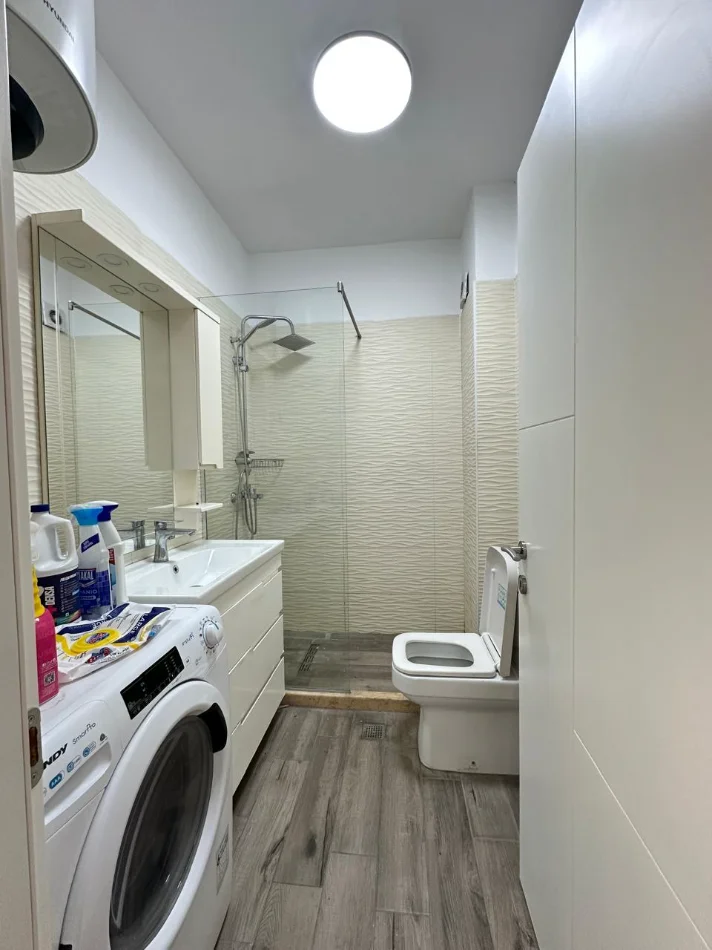 Tirane, jepet me qera apartament 2+1 Kati 8, 90 m² 450 € (Rruga Mikel Maruli)