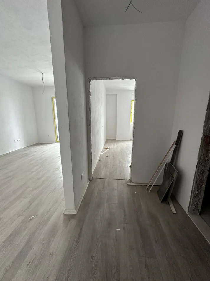 Tirane, shitet apartament 2+1+Ballkon Kati 2, 102 m² 91.980 € (Kamez Rruga "Donald Trump")