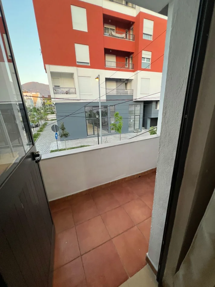 Tirane, jepet me qera shtepi 1+1 Kati 0, 70 m² 400 € (5 MAJI)