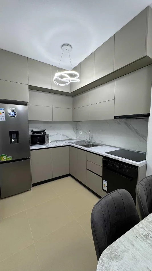 Tirane, jepet me qera apartament 2+1 Kati 7, 101 m² 700 € (KOMPLEKSI STAR)